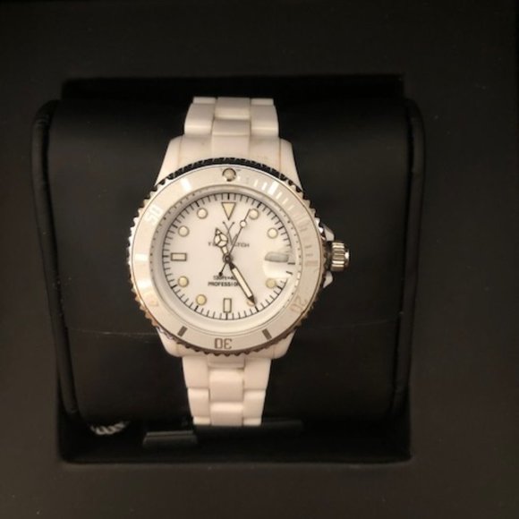 ToyWatch - Picture 2 of 2